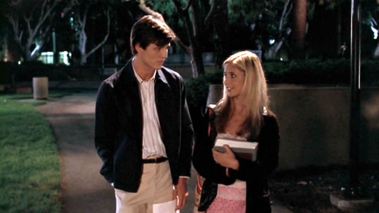 (From left) Pedro Pascal and Sarah Michelle Gellar on a 1999 episode of 'Buffy the Vampire Slayer.'