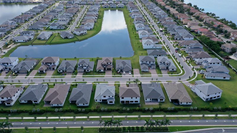 NextImg:Racial homeownership gap larger now than a decade ago | CNN Business