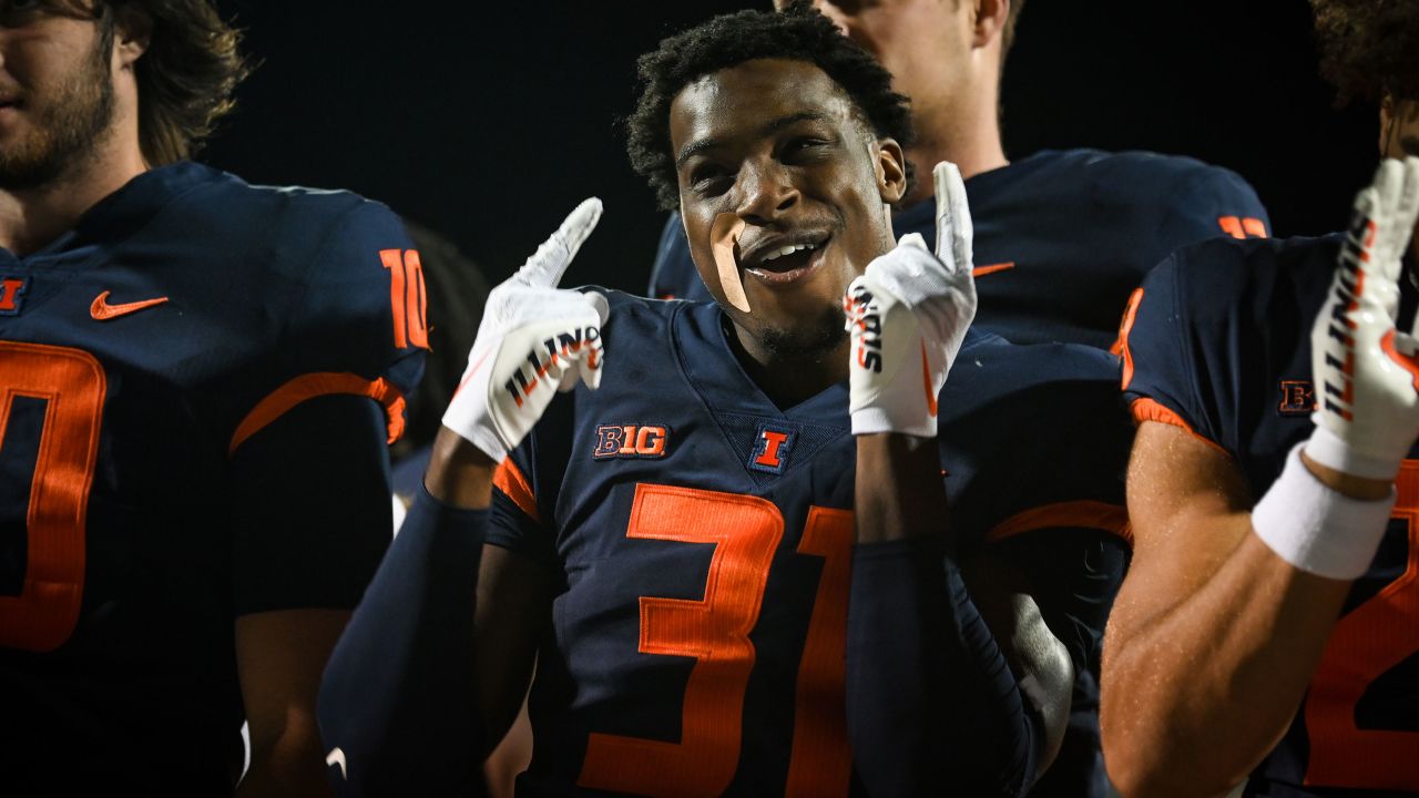 Witherspoon celebrates after the Illinois Fighting Illini beat the  Chattanooga Mocs on September 22, 2022.