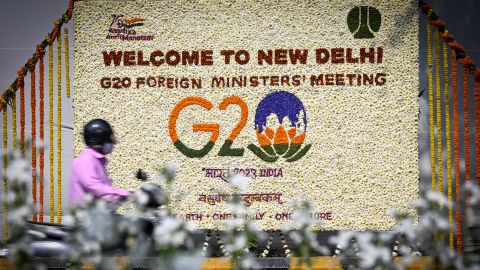 A board decorated with flowers welcomes foreign ministers to New Delhi, India, on February 28, 2023.