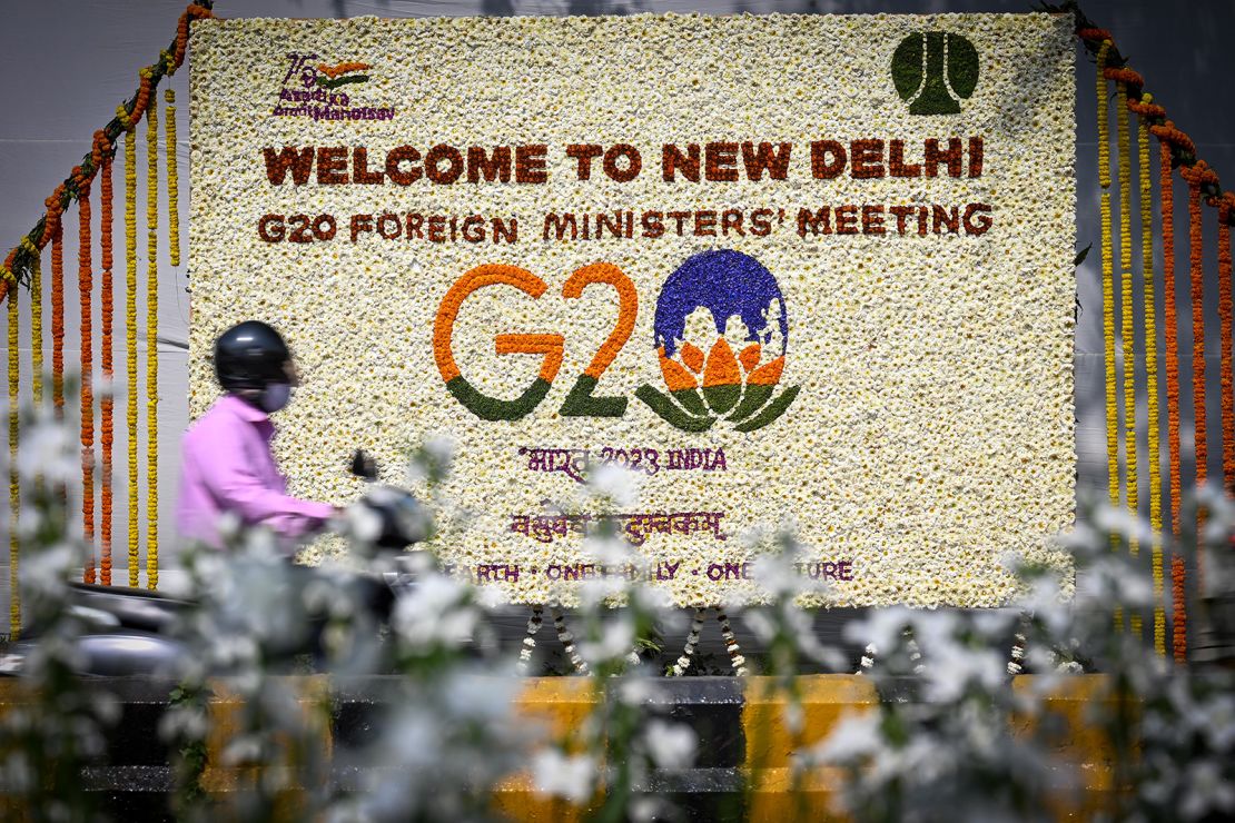 A board decorated with flowers welcomes foreign ministers to New Delhi, India, on February 28, 2023. 
