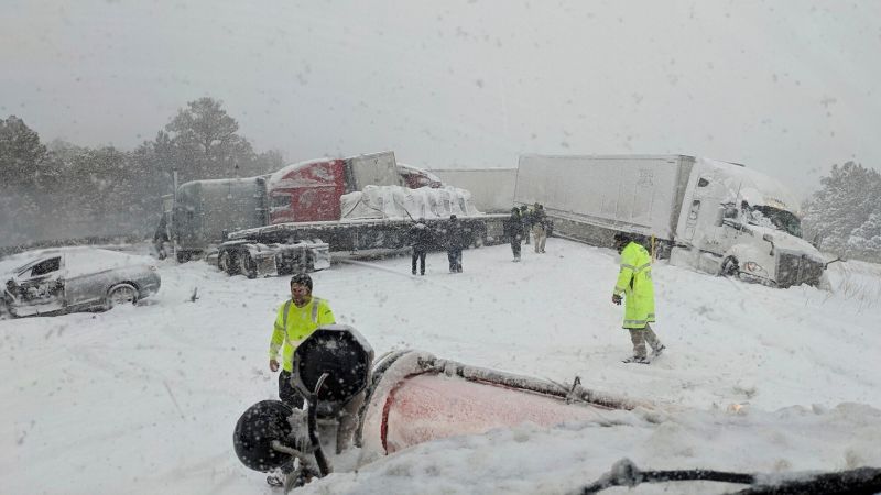 NextImg:Powerful storm set to deliver threat of tornadoes and damaging winds to the South as snow continues in the West | CNN