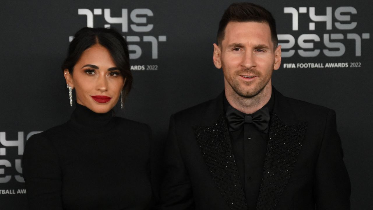Messi and his wife Antonela Roccuzzo pose upon arrival to attend the Best FIFA Football Awards 2022 ceremony in Paris on February 27.