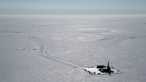 Foto tahun 2019 ini menunjukkan kamp pengeboran eksplorasi di lokasi yang diusulkan Proyek Willow di Lereng Utara Alaska.