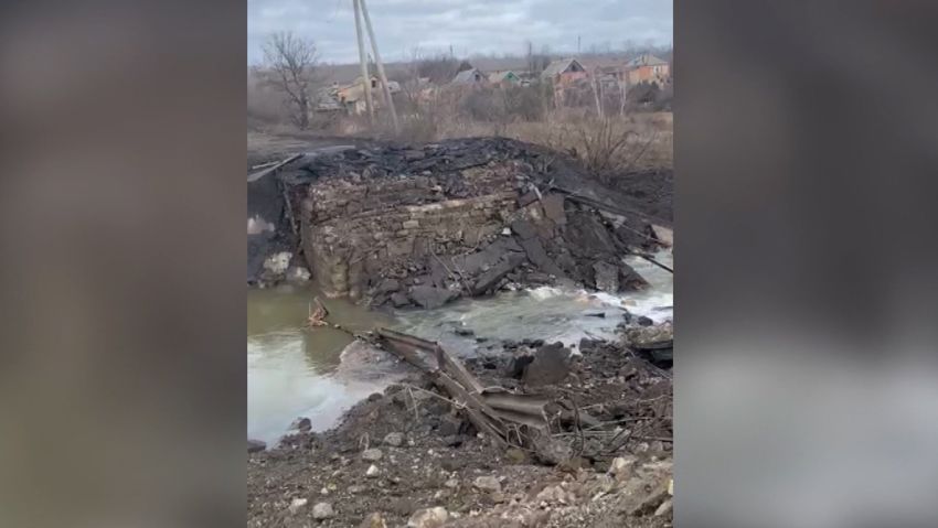 Bombed Bakhmut bridge vpx
