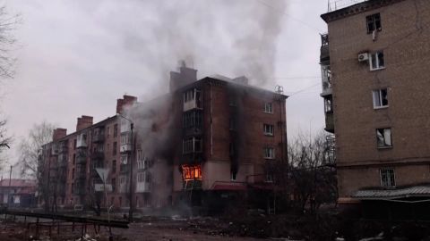 The Russians have inflicted massive fire on Bakhmut and destroyed much of the city, from which 90% of the population has fled.