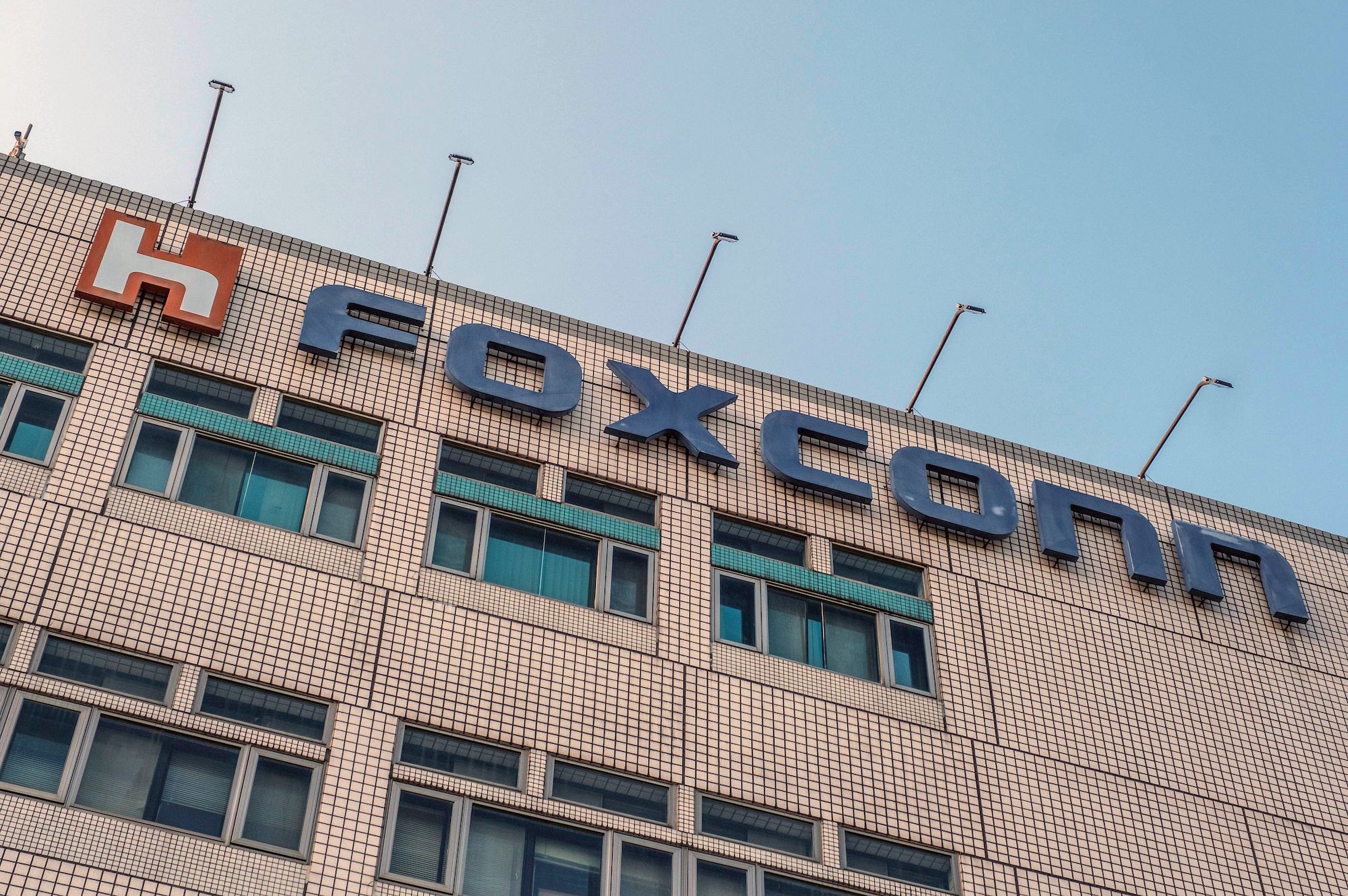 Apple Will Manufacture Micro-LEDs In Taiwan By 2H17; Foxconn Invests $27  Million In Sector