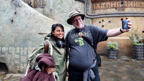 Jeff Reitz takes a selfie with Disneyland cast member Dani Decena in Star Wars: Galaxy's Edge in 2020. It was Reitz's 2,995th consecutive day visiting Disneyland.