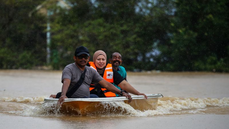 柔佛水灾：马来西亚4人死亡，4万人逃离家园