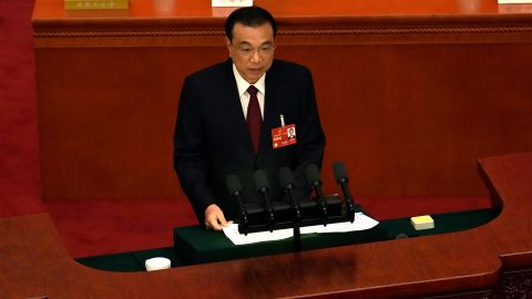 Perdana Menteri China Li Keqiang berbicara selama sesi pembukaan Kongres Rakyat Nasional China (NPC) di Aula Besar Rakyat di Beijing, Minggu, 5 Maret.