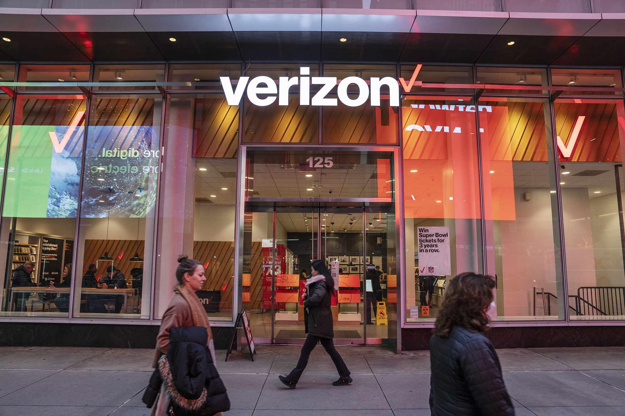 Verizon and Google ink deal to offer  TV to Verizon