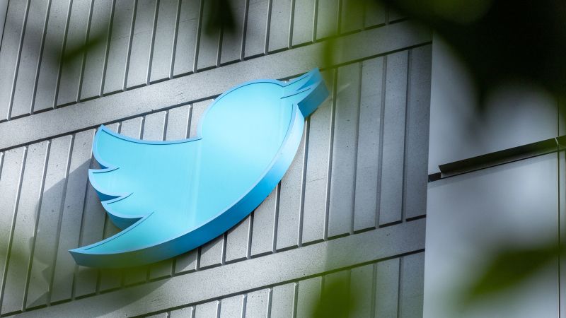 NextImg:Twitter hit by another outage as Musk complains platform is 'so brittle' | CNN Business