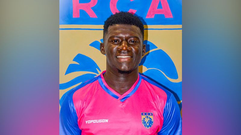 NextImg:Moustapha Sylla: Footballer dies, aged 21, after collapsing on pitch | CNN