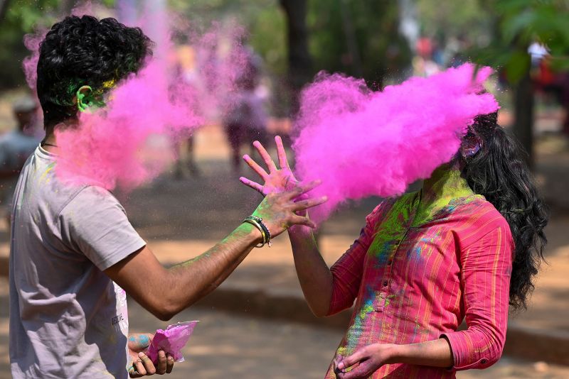 What is online holi festival