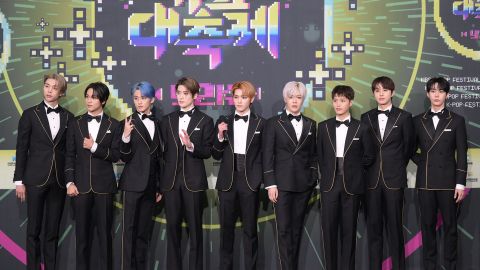 El grupo surcoreano NCT 127 asiste a un festival en Jamsil Arena en diciembre en Seúl.  Los artistas están representados por SM Entertainment, que actualmente se encuentra en medio de varias disputas de accionistas. 