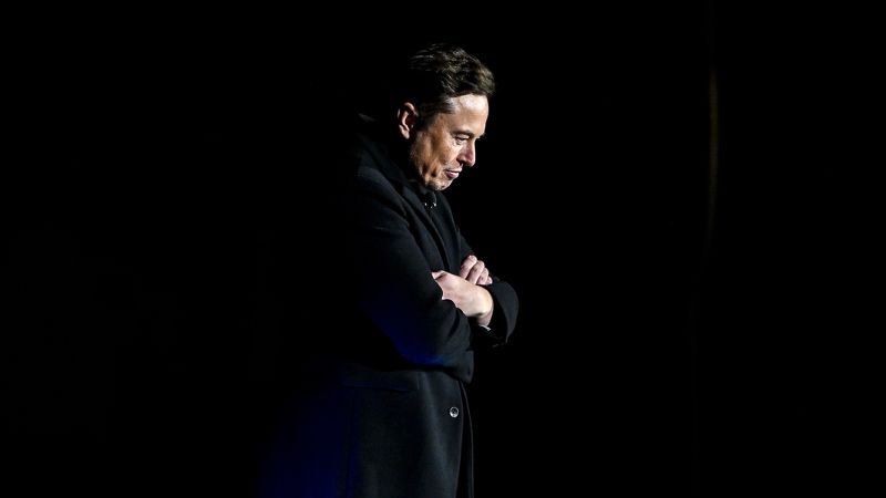 Read more about the article Elon Musk thinks he can fix Twitter’s advertising business after derailing it – CNN