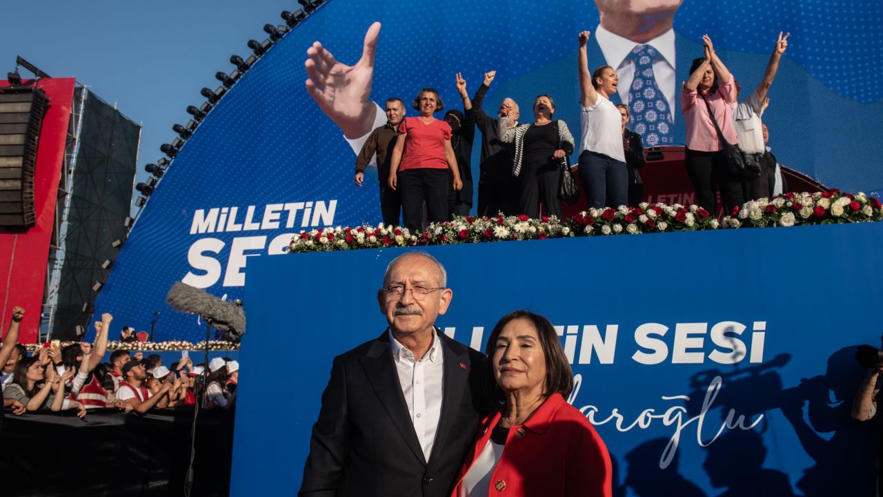 Opposition candidate Kemal Kilicdaroglu, pictured with his wife at a rally in May 2022, is hoping to triumph in Sunday's elections.
