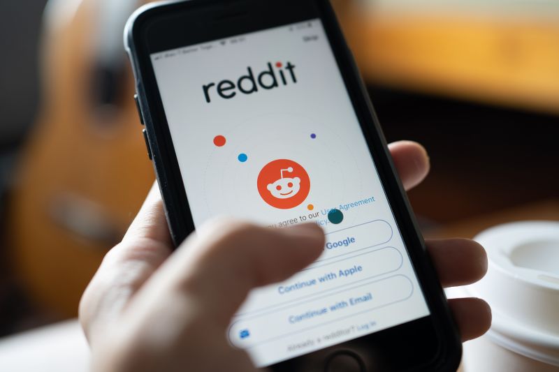 Reddit blackout Thousands of communities go dark to protest controversial new policy CNN Business