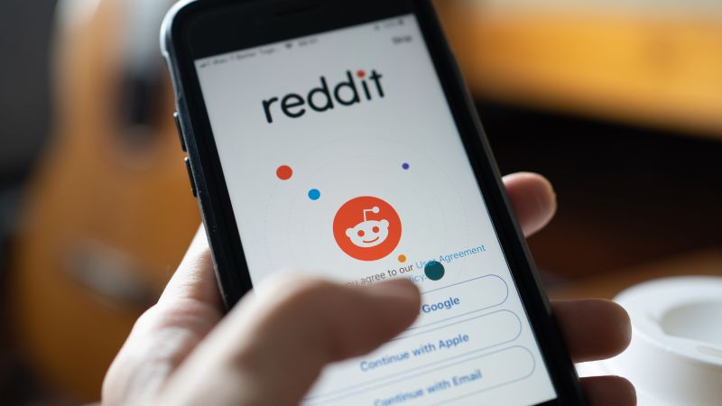 Read more about the article Thousands of Reddit communities go dark to protest company’s controversial new policy – CNN