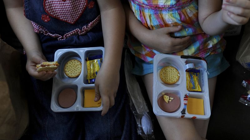 Lunchables are going to be rolled out directly to students. Here’s what’s in them | CNN Business
