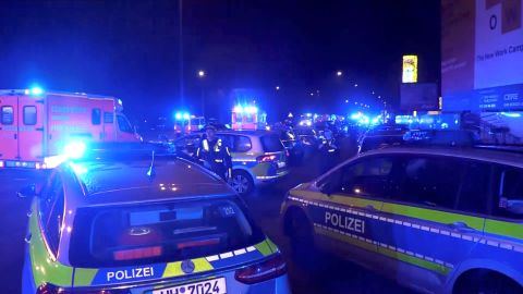 Polisi mengamankan area tersebut menyusul penembakan mematikan di Hamburg pada Kamis.