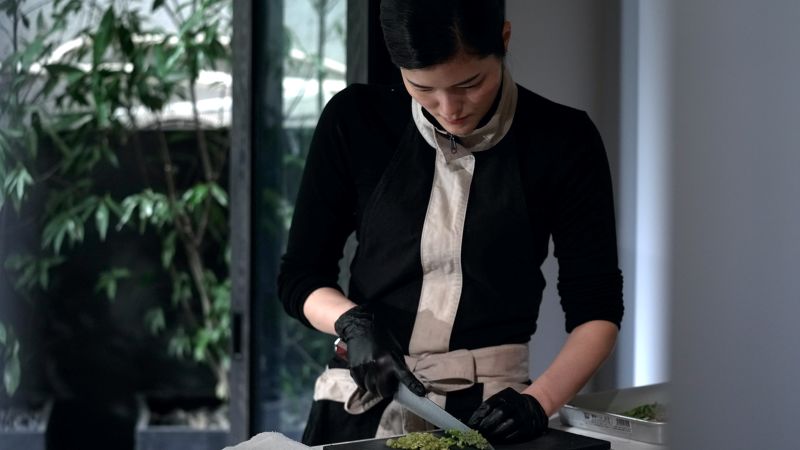 This chef runs a Tokyo restaurant with an outstanding reputation, but only six seats | CNN