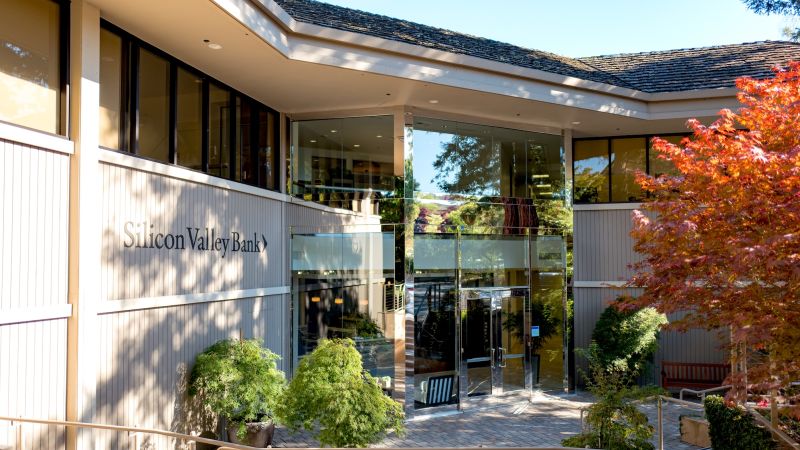NextImg:Silicon Valley Bank scrambles to reassure clients after 60% stock wipe-out | CNN Business