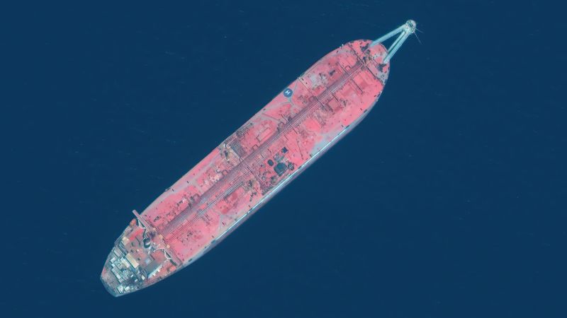 UN reveals plan to salvage oil from stricken supertanker | CNN
