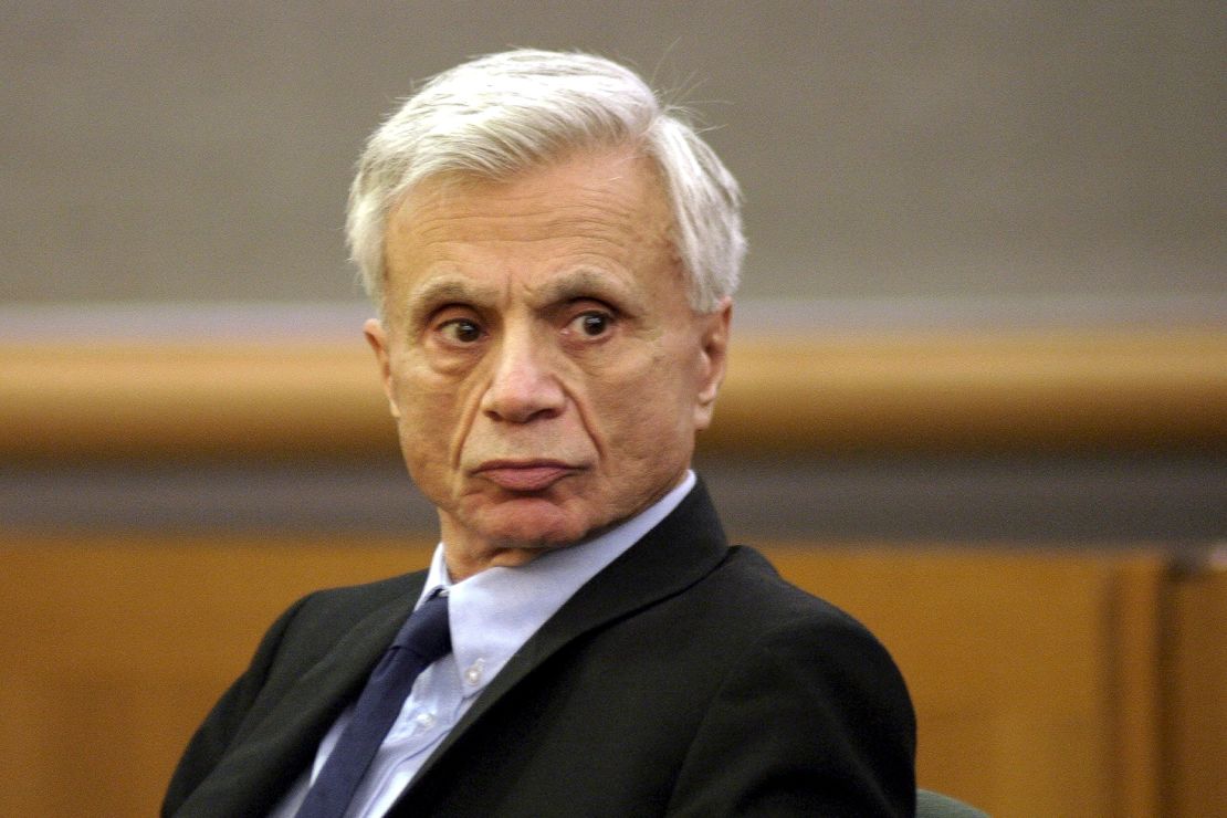 Robert Blake in a Los Angeles court on September 17, 2004.