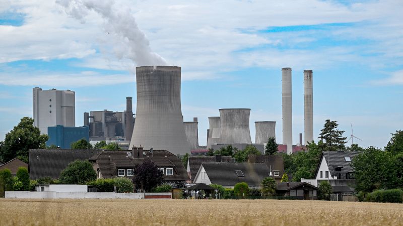 NextImg:European Union agrees to push for global phase out of fossil fuels ahead of COP28 climate conference | CNN