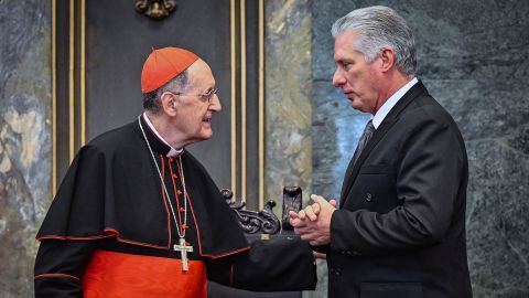 Cuban president Miguel Diaz Canel (R) and Italian Cardinal Beniamino Stella (L) in Havana on February 8, 2023. 