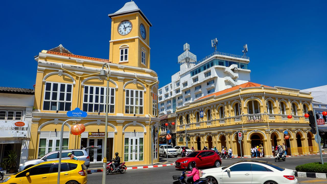 Renovasi Arsitektur Portugis Sino di kota tua Phuket, Thailand.