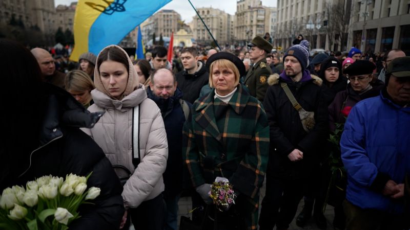 VIDEO: Mourners in Kyiv weep, go to their knees to pay respect for fallen soldier | CNN