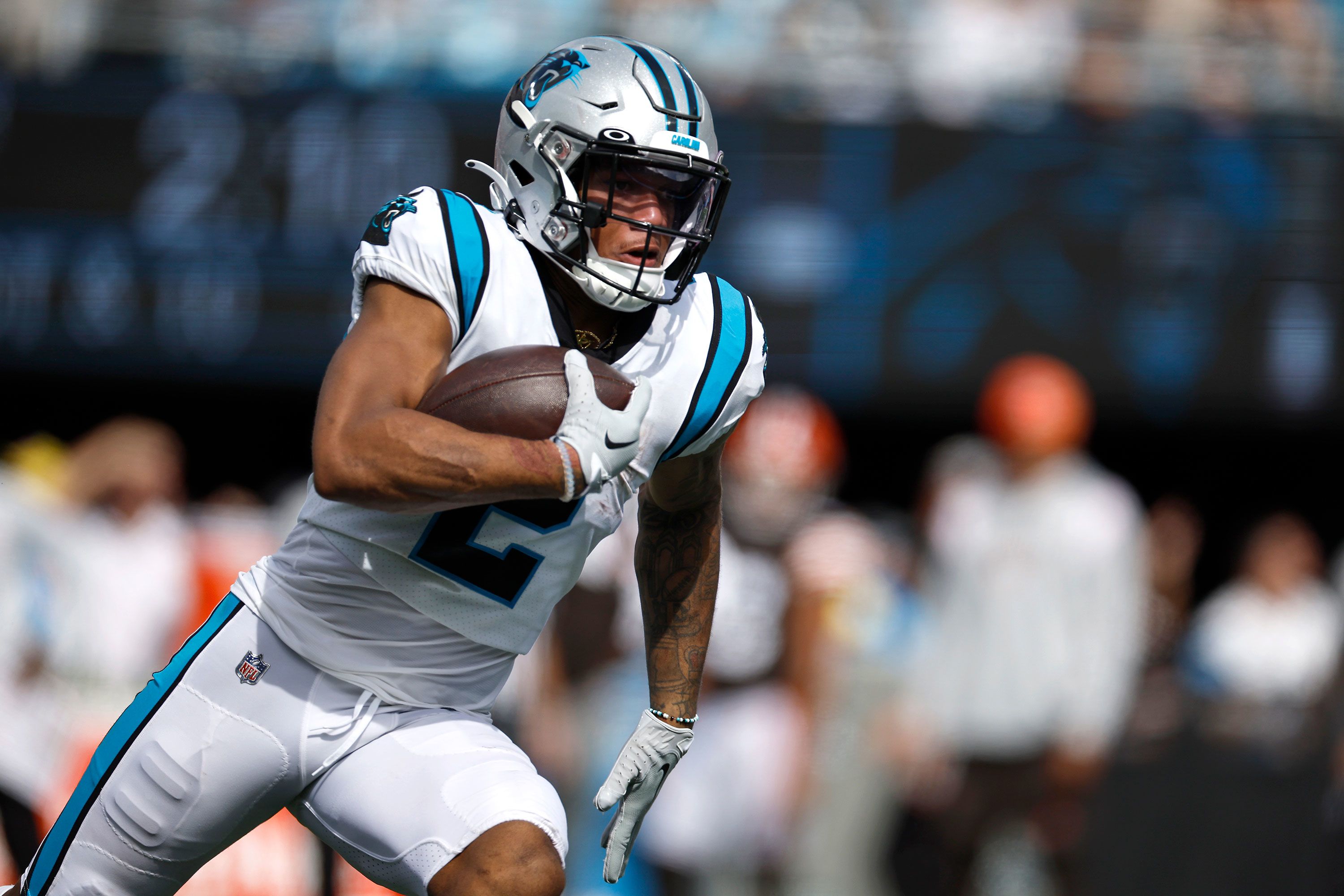 Chicago Bears trade No. 1 selection in NFL draft to Carolina Panthers for  wide receiver DJ Moore and picks, source says