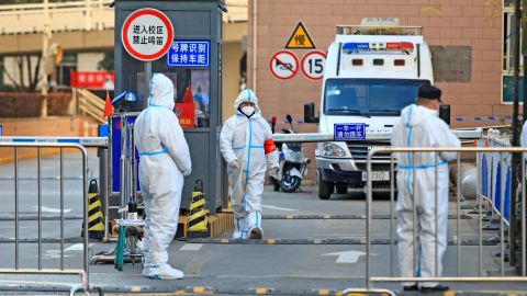 Workers in protective suits during a Covid lockdown in Xi'an in December 2021.