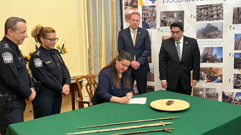 NextImg:US authorities seized smuggled artifacts that were stolen from Ukraine -- and returned them where they belong | CNN