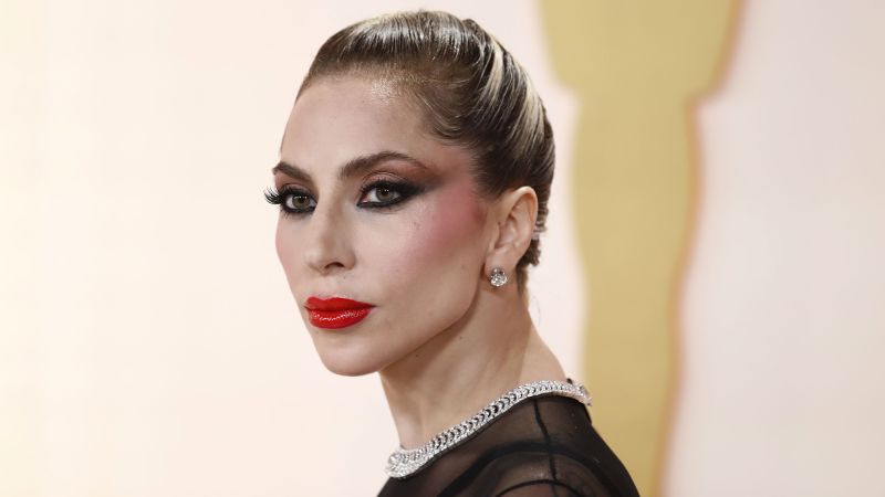 NextImg:Lady Gaga performs emotional rendition of 'Hold My Hand' | CNN