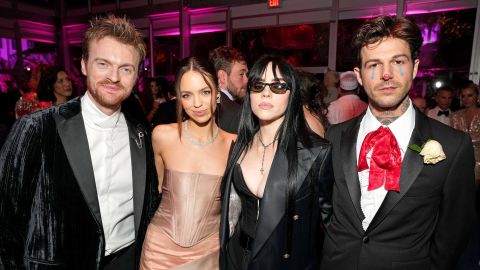 (From left) Finneas O'Connell, Claudia Sulewski, Billie Eilish, and Jesse Rutherford inside the Vanity Fair Oscar Party.