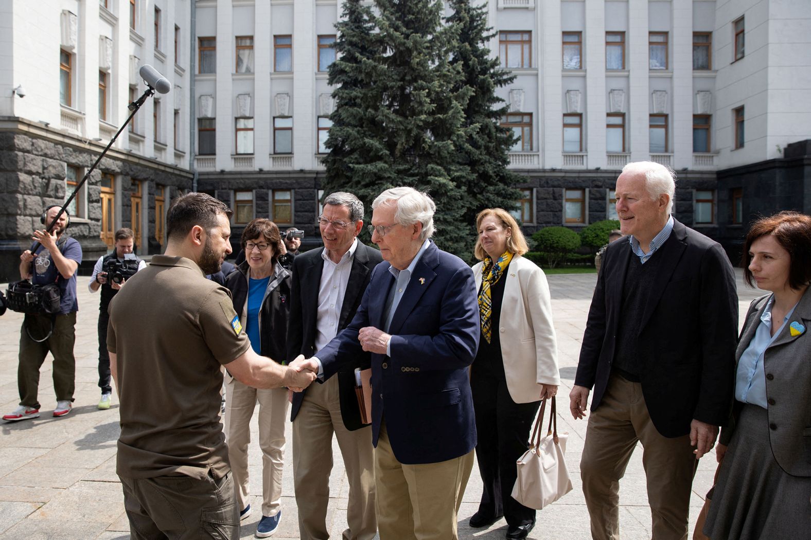 Ukrainian President Volodymyr Zelensky, left, greets McConnell and other US senators who were visiting Ukraine in May 2022.