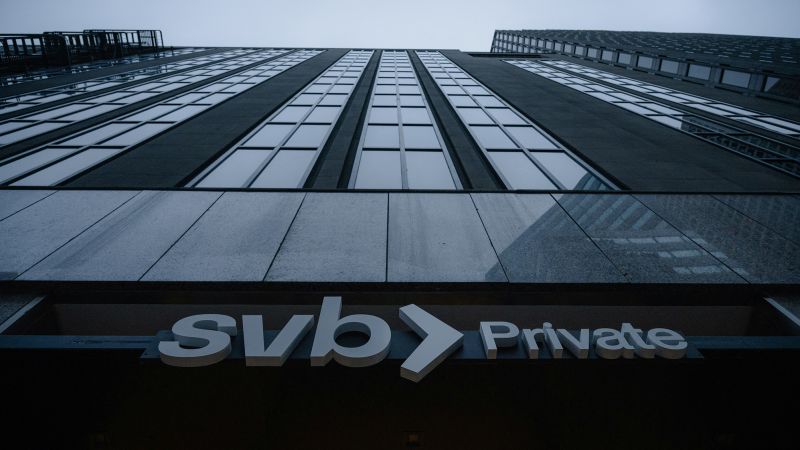 ‘Absolutely idiotic’. SVB insider says employees are angry with CEO | CNN Business
