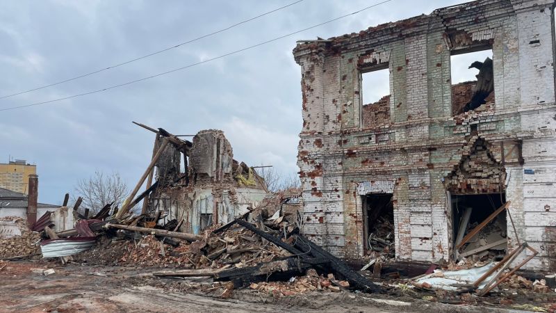 NextImg:Ukraine orders evacuations from liberated city, as Russians creep closer again | CNN