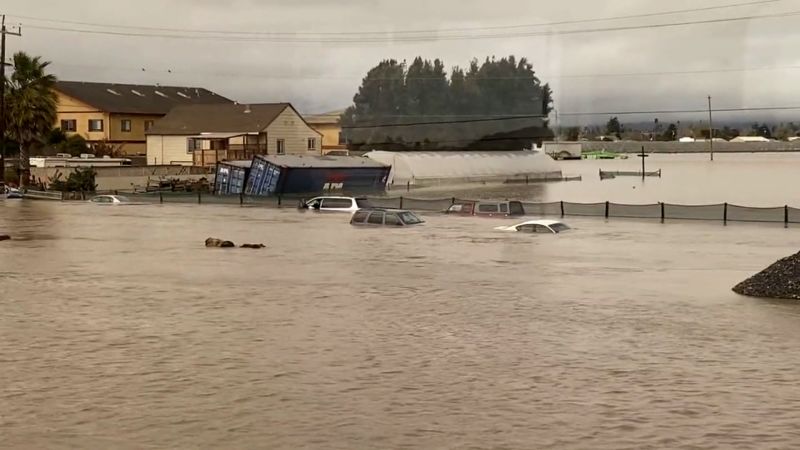See officials go door to door to evacuate one California town ahead of more flooding | CNN