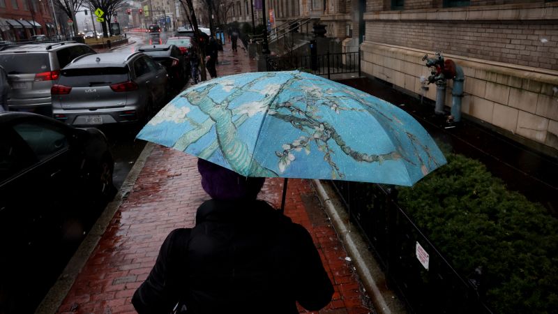 NextImg:Northeast braces for heavy snow and winds that could cause widespread power outages and road hazards | CNN