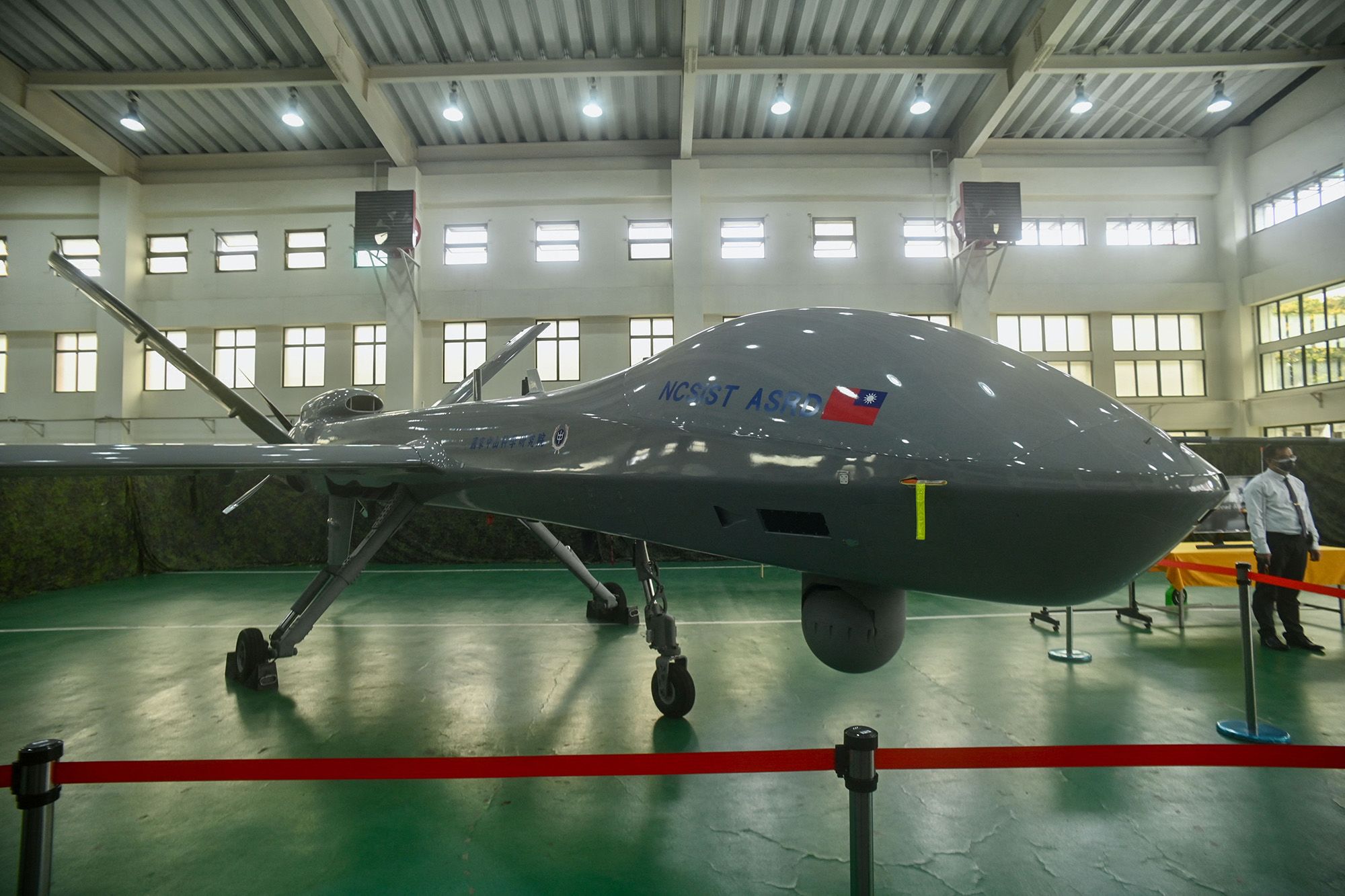 Mundskyl øst Kemiker Taiwan unveils new combat and surveillance drones as China threat grows |  CNN