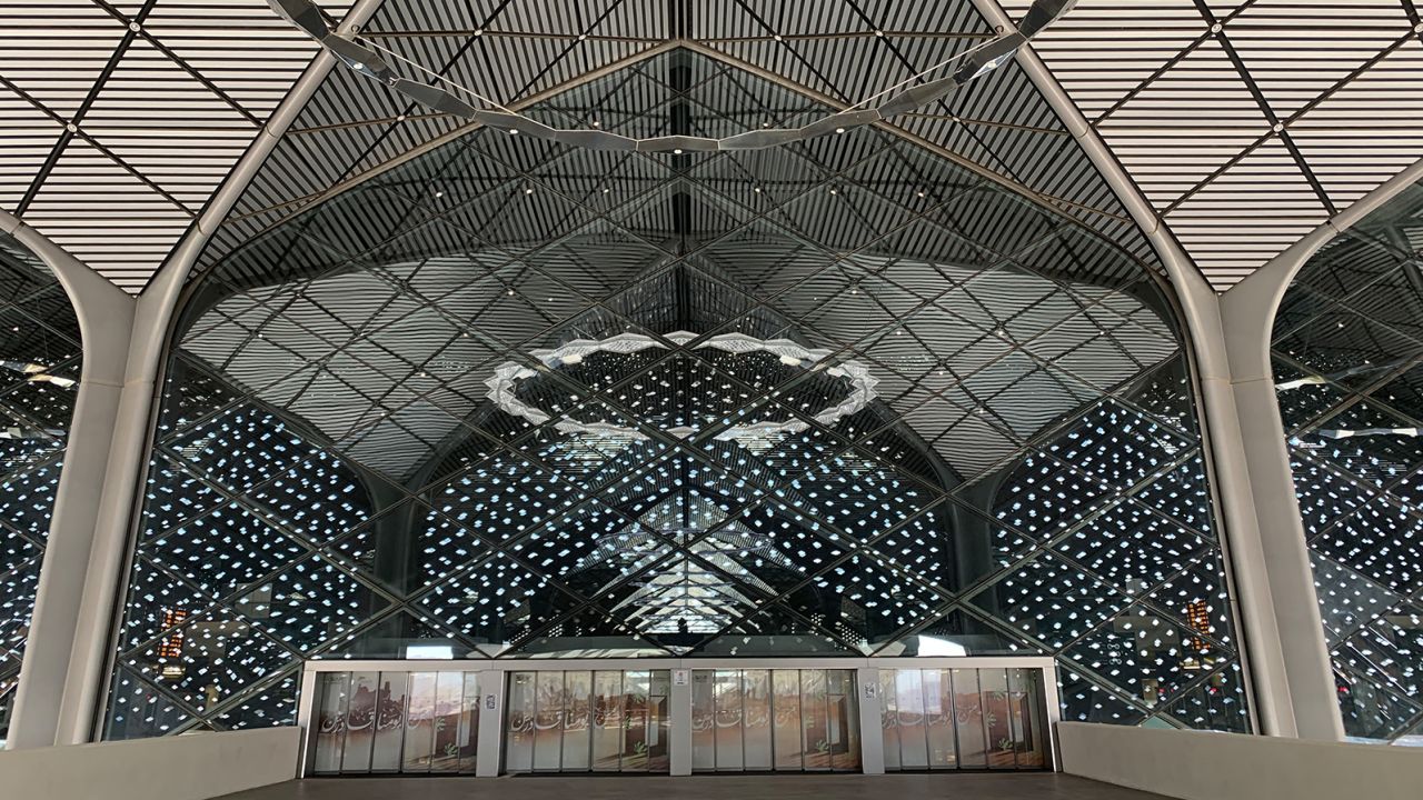 Jeddah Al-Suleimanyah rail station has a chandelier.