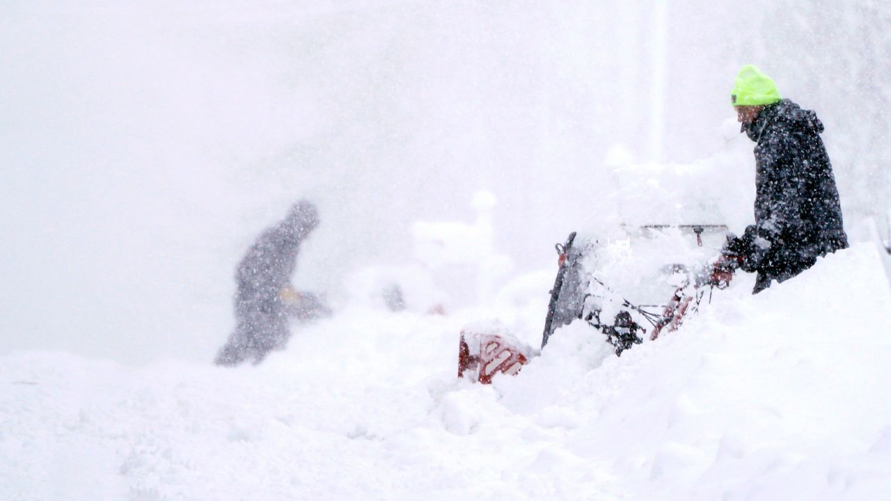 First nor’easter of the season dumps heavy snow and cuts off energy to a whole bunch of hundreds throughout Northeast