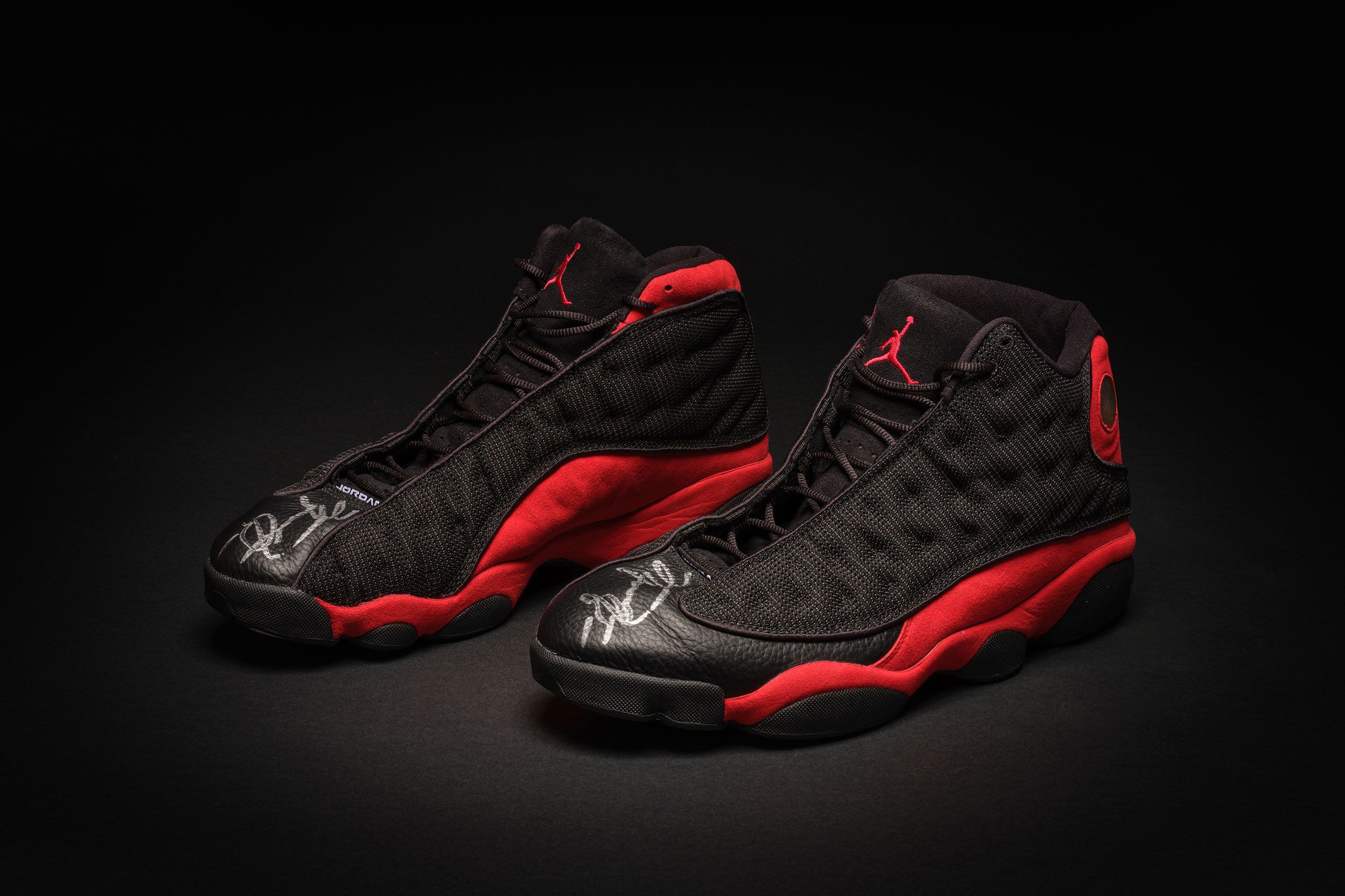 Oculto Uva toque Michael Jordan's 1998 NBA Finals sneakers sell for a record $2.2 million |  CNN