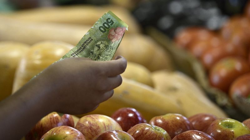 NextImg:Argentina's inflation tops 100% for the first time since 1991 | CNN Business