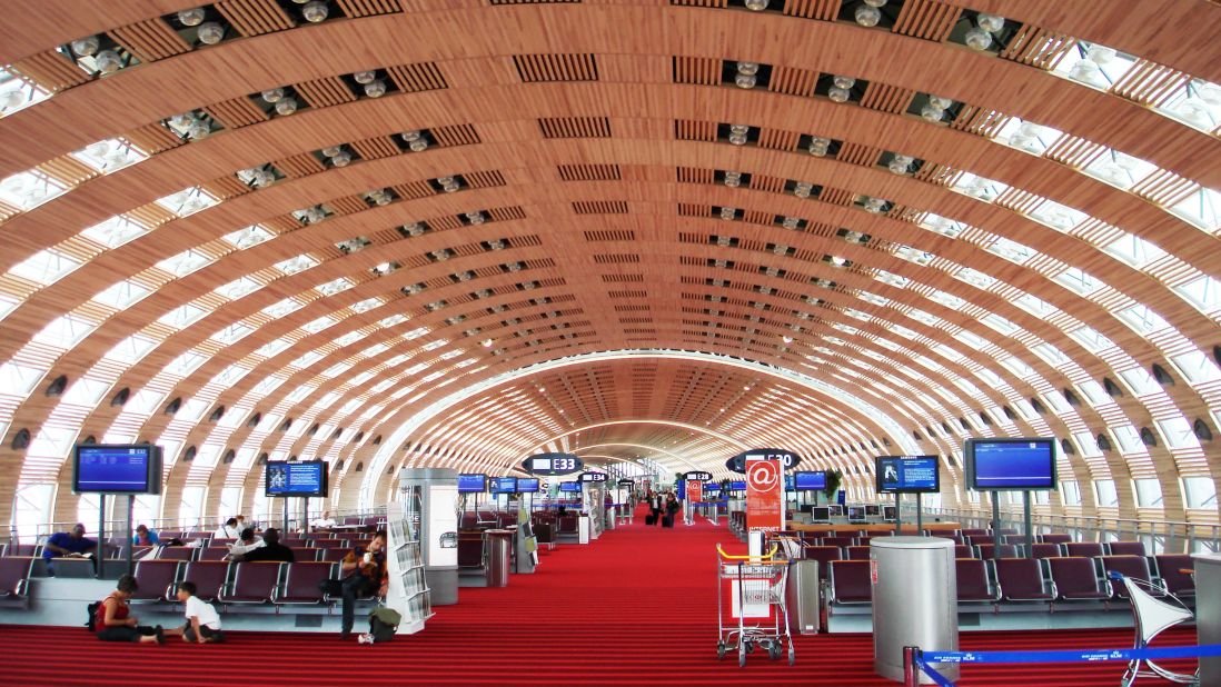 <strong>5. Paris Charles de Gaulle Airport: </strong>The top airport in Europe, France's Charles de Gaulle Airport rounds out Skytrax's top five.