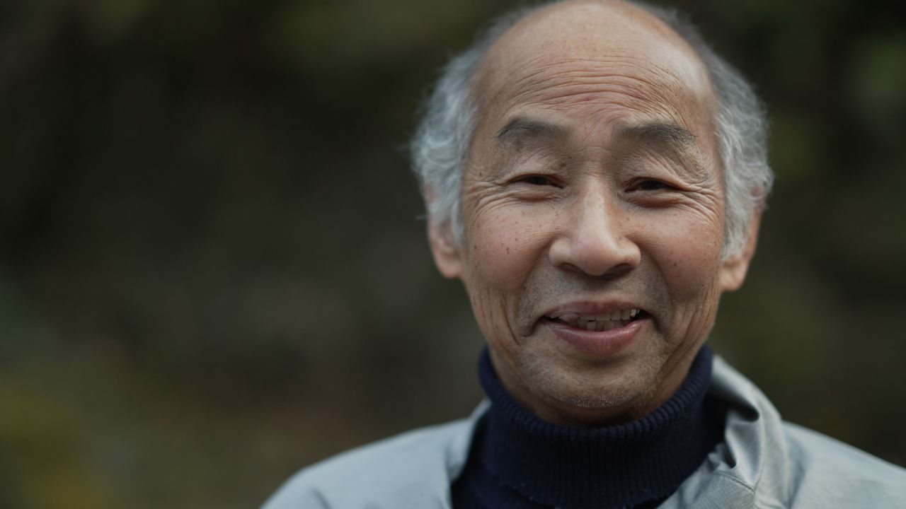 कोरू हरुमशी एक आजीवन ग्रामीण है।  केंटारो उसे दादा कहते हैं।  